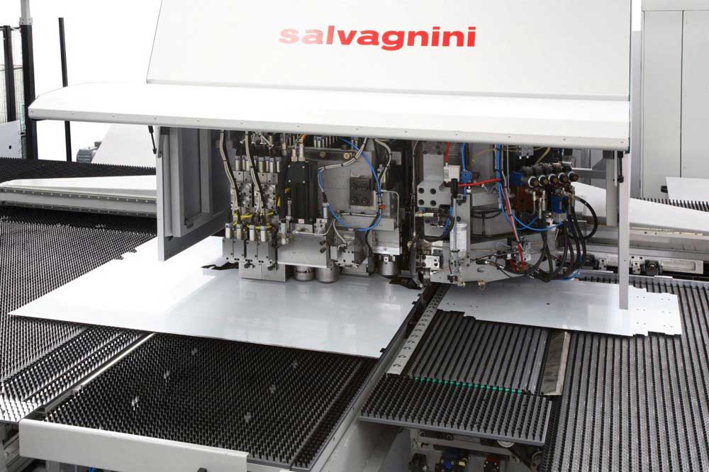 Автоматизированные системы пробивки и отрезки SALVAGNINI S4XE